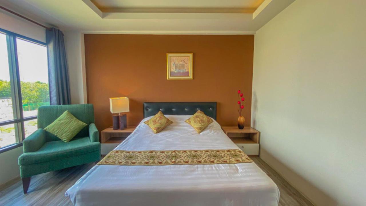 Plearnwan Deluxe Mansion Hotel Bangkok Luaran gambar
