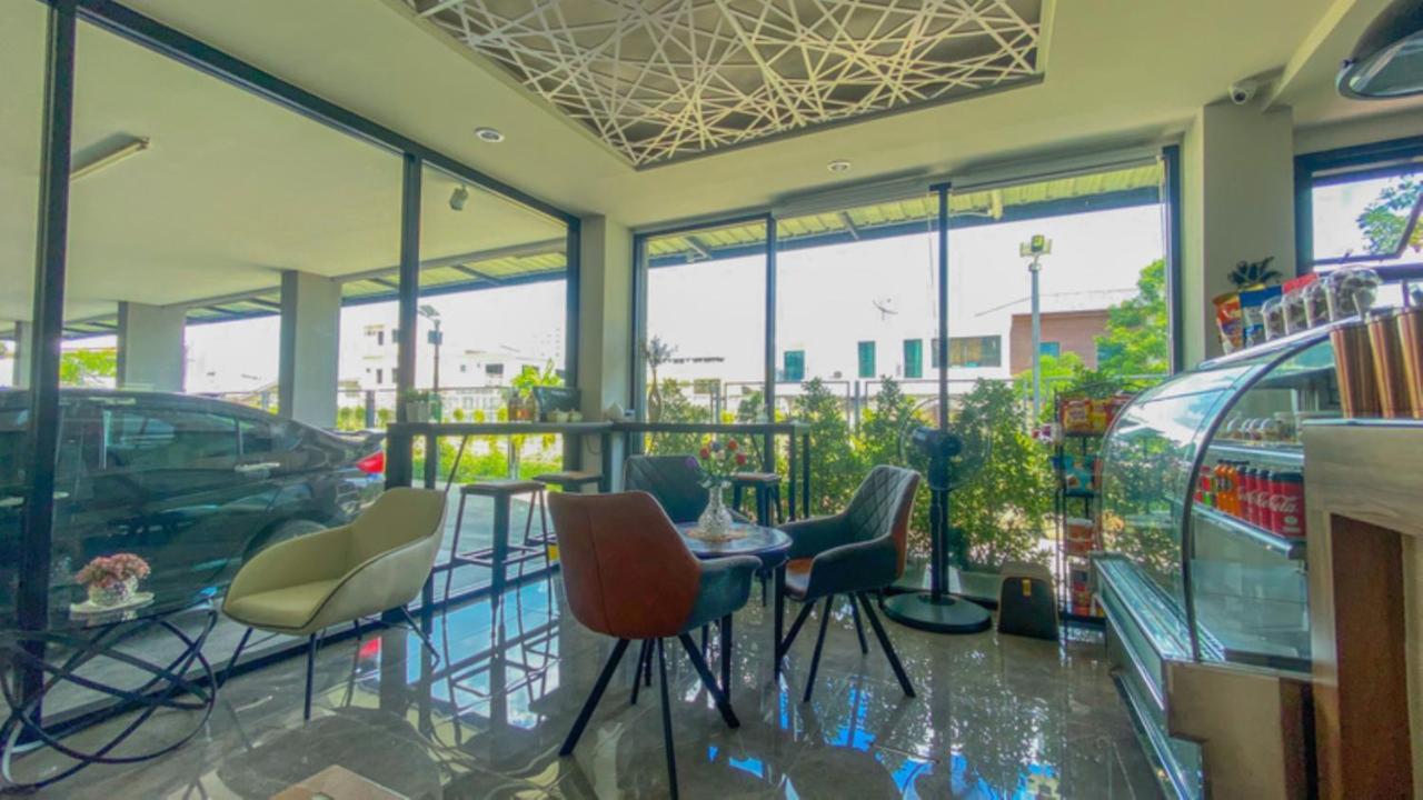 Plearnwan Deluxe Mansion Hotel Bangkok Luaran gambar