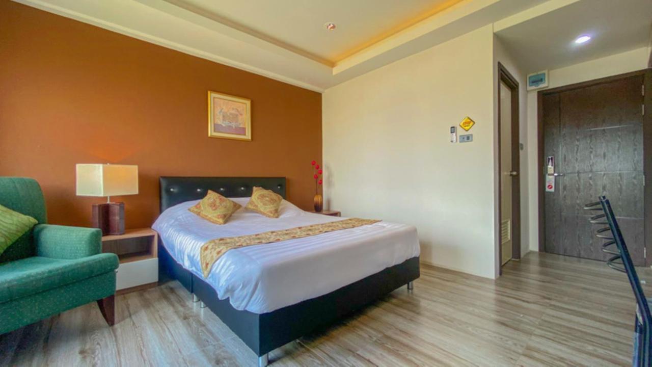 Plearnwan Deluxe Mansion Hotel Bangkok Luaran gambar